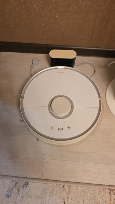Продаю робот пылесос
