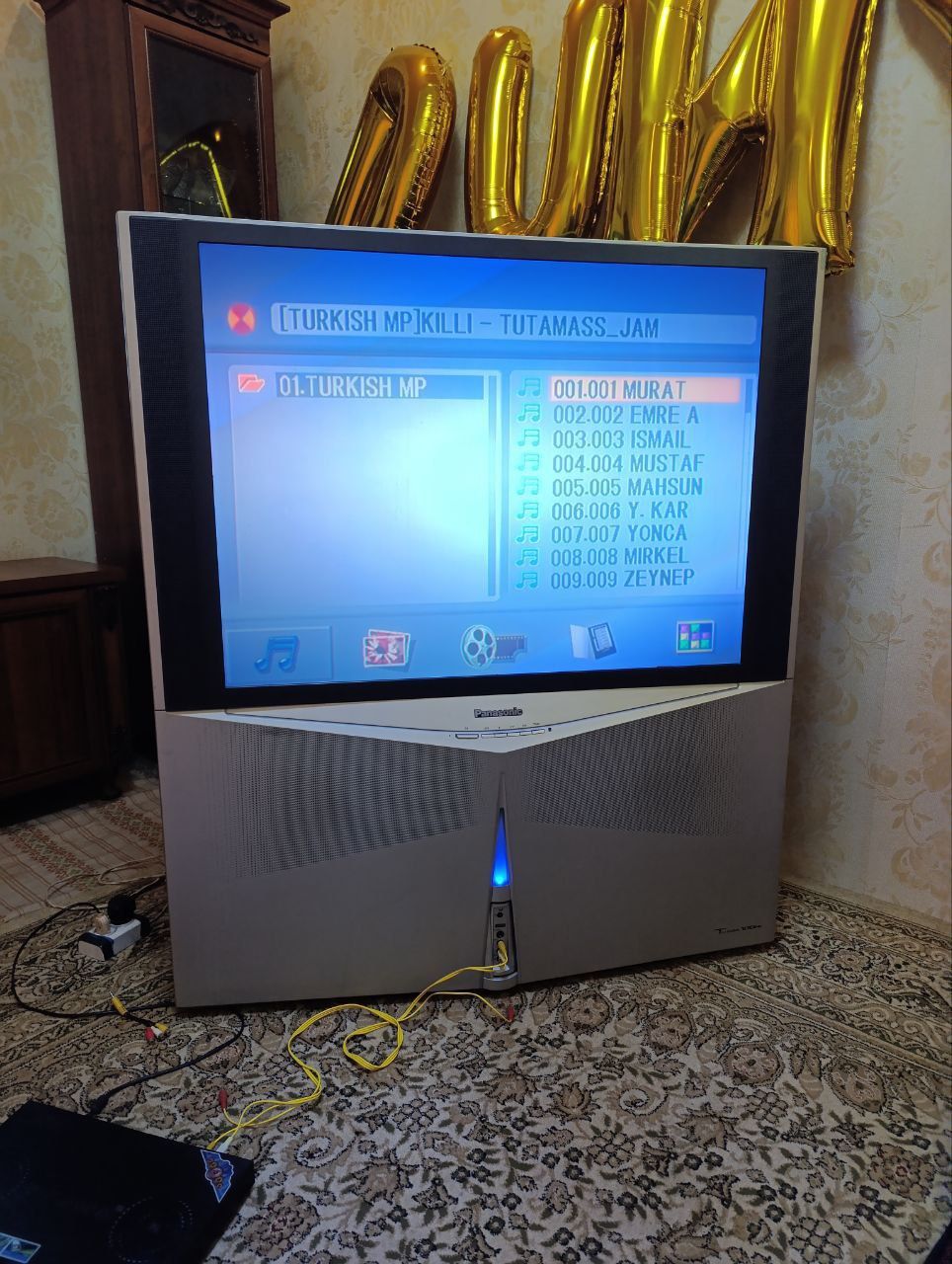 Srochna televizor sotiladi
