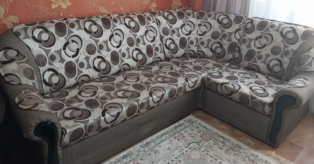 Продам диван с креслом