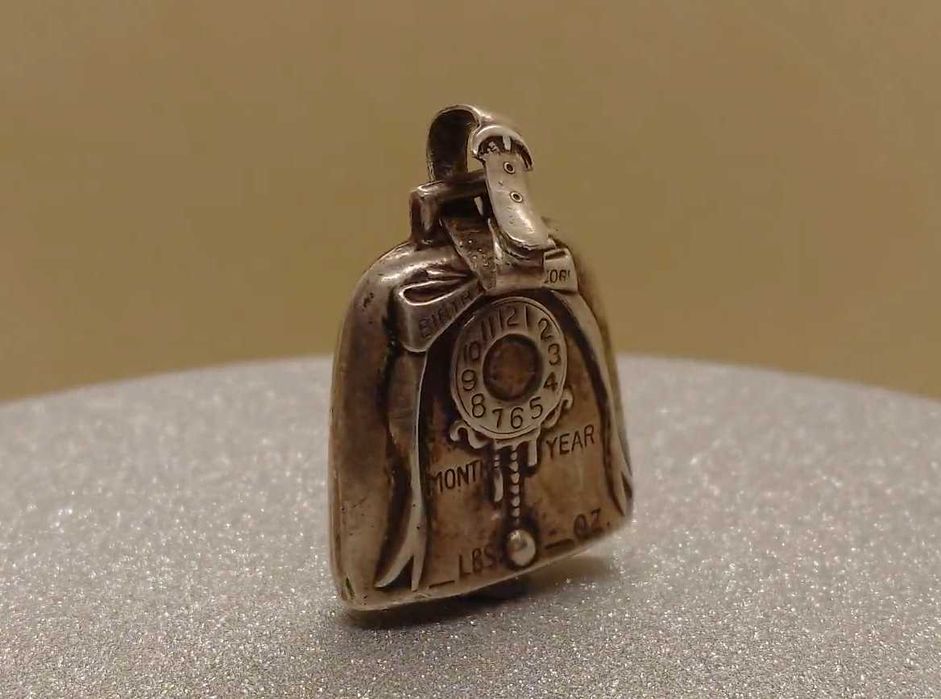 Pandantiv vintage din argint, model clopoțel de naștere WEB.