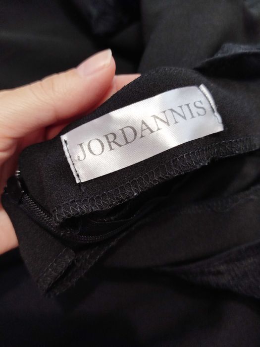 Къса черна рокля с тюл и дантелени ръкави