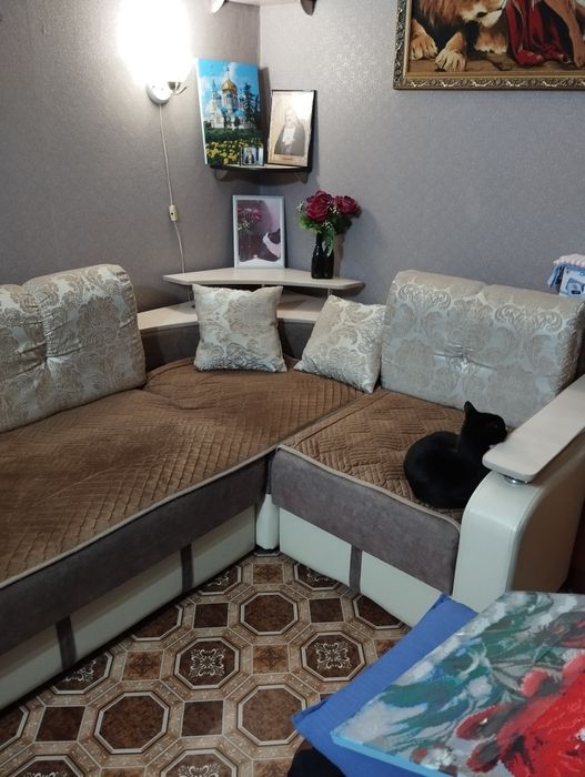 Мягкий уголок в гостиную