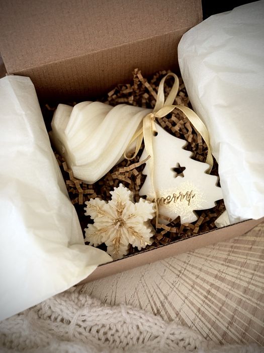 Коледни свещи от соев восък с аромат.Ароматна играчка. Коледен букет.