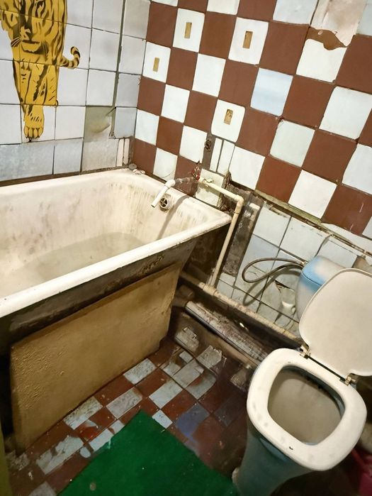 Ohangaron evalikda 1 xonalik uy sotiladi srochna
