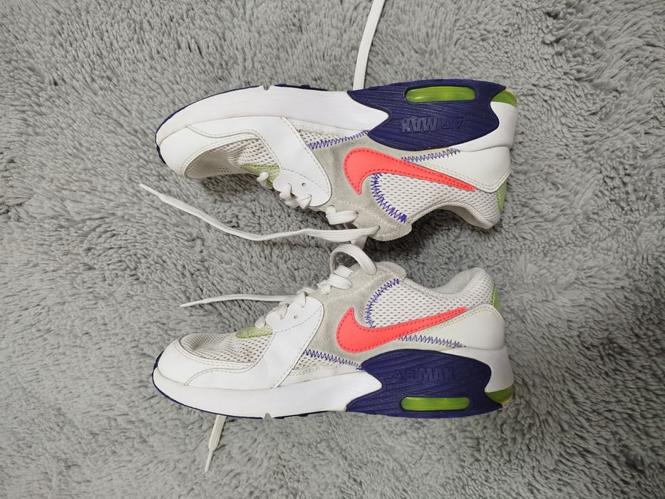 Adiasi NIKe albi marimea 36.5