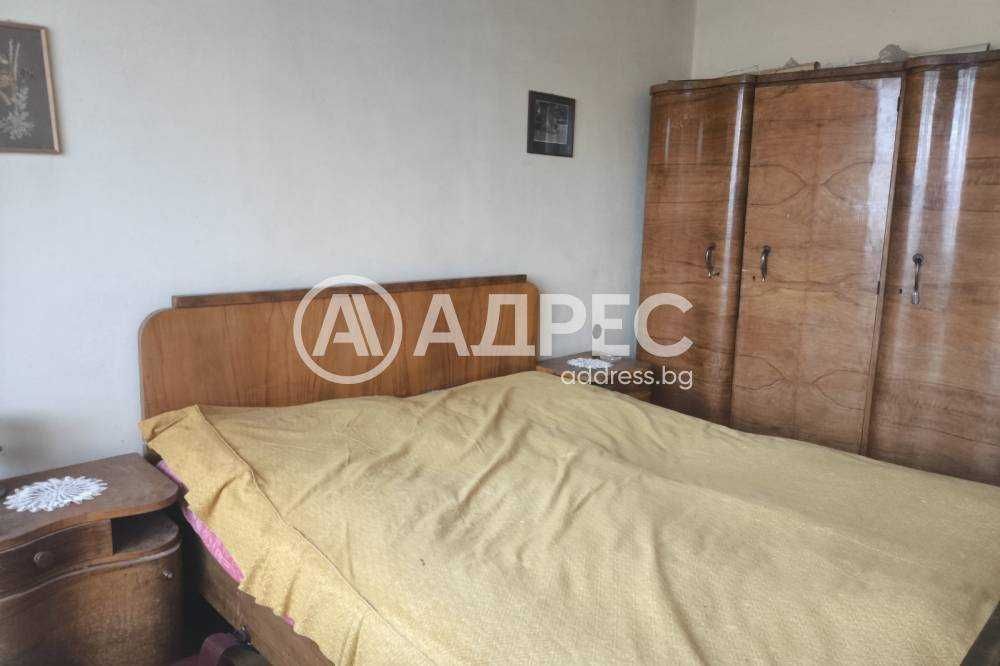 Тристаен апартамент в центъра на гр. Разград!