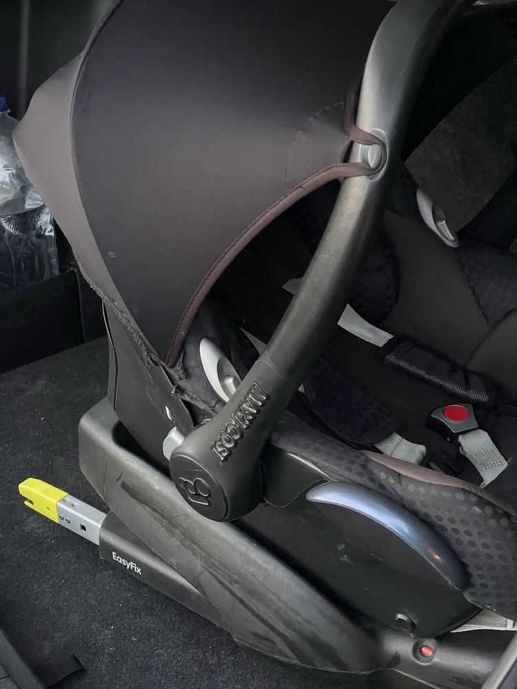 Maxi Cosi ISOFIX база + Maxi Cosi Cabrio Fix столче за кола seat