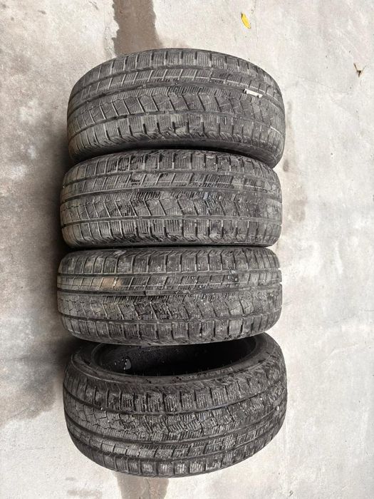 Зимние шины 215/50/R17