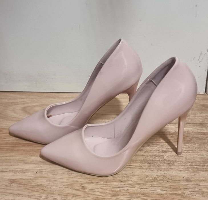 Бежово/розови лачени тънки токчета 41 номер