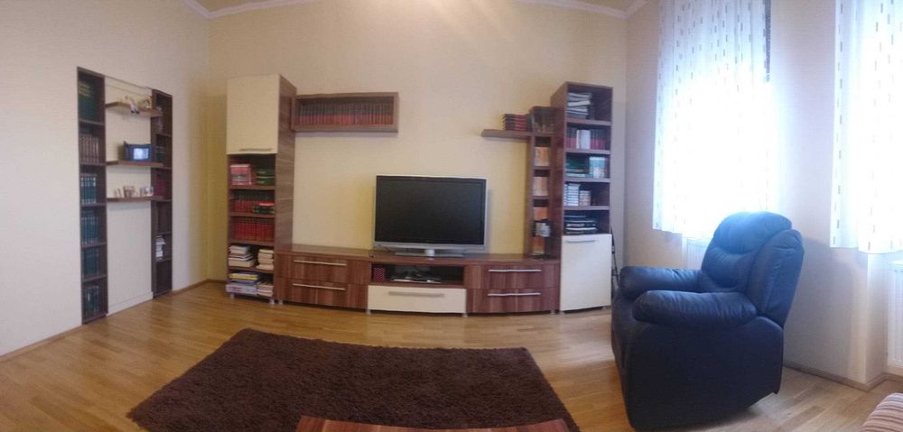 Casa vis-a-vis de Piata Mare