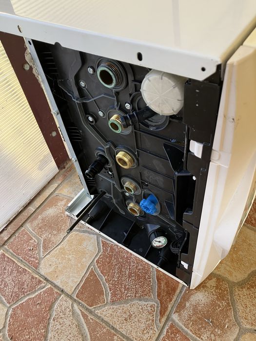 Vand centrala ARISTON CARES Premium - DEFECTA + Kit de evacuare