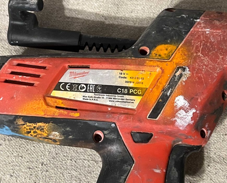 Milwaukee C18 PCG pistol electric pentru adezivi si etansanti 18V
