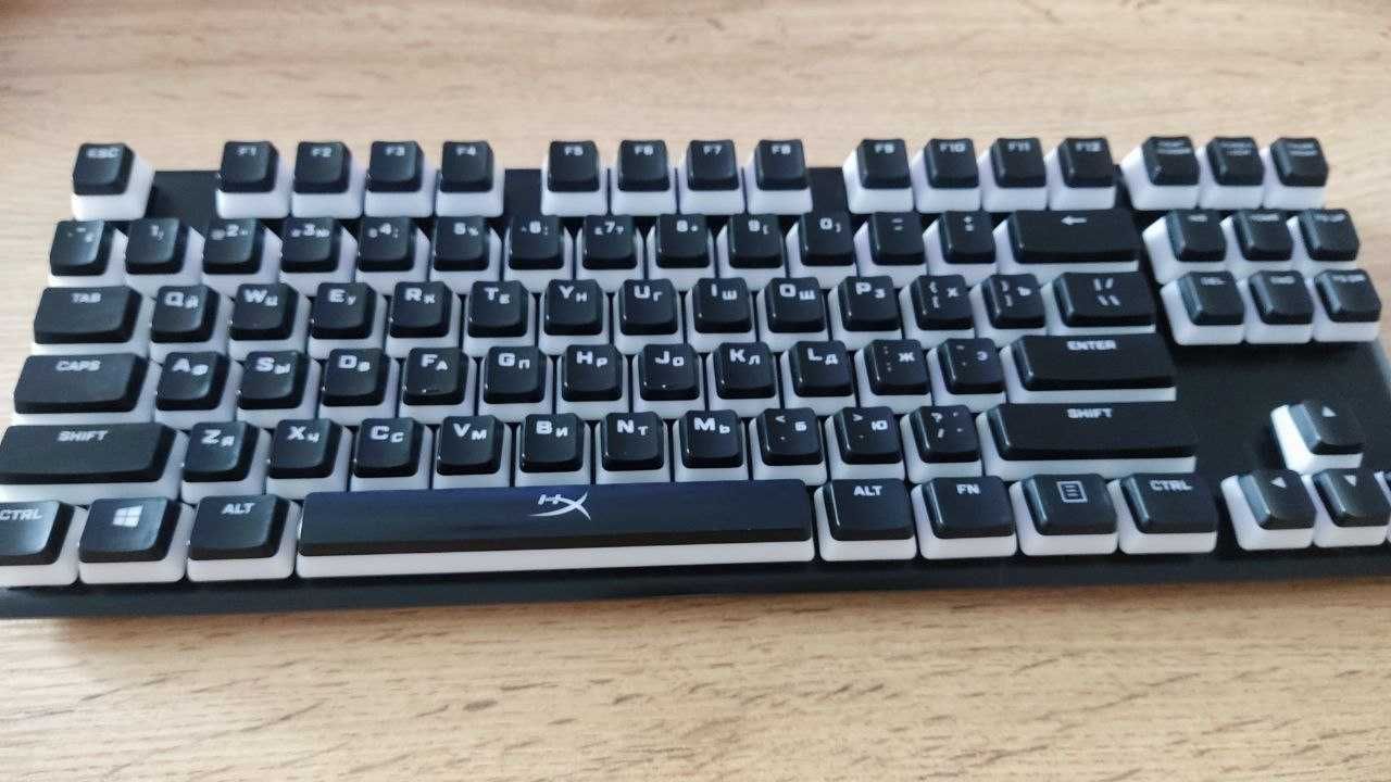 HyperX Alloy FPS PRO с HyperX Pudding Keycaps (улучшенные кейкапы)