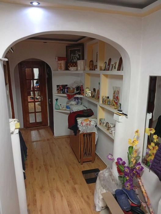 vand apartament 3 camere