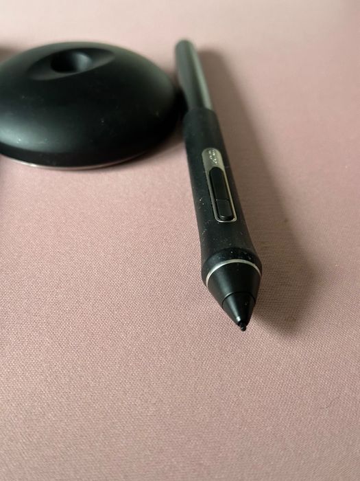 Wacom Intuos Pro (PTH-460) графичен таблет