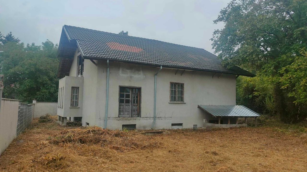 Продава се Къща в с. Синаговци, Област Видин - 462 кв.м за 184 €/кв.м - Снимка #2
