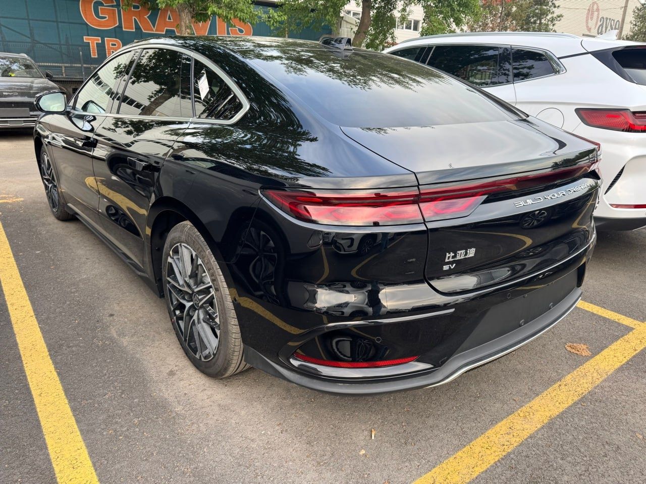 BYD Han 701km, restyling varianti, qora rangda, 2025 yil!