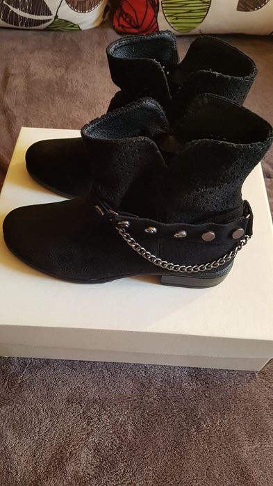Botine damă Roberto piele naturala întoarsă cu cataramă și lanț