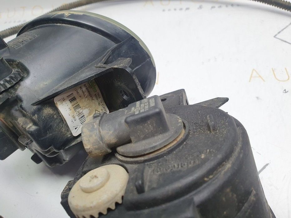 Proiectoare ceata si instalatie RENAULT SYMBOL I (LB0/1/2_) [ 2001 - 2008 ] OEM 8200002470 / 8200458429