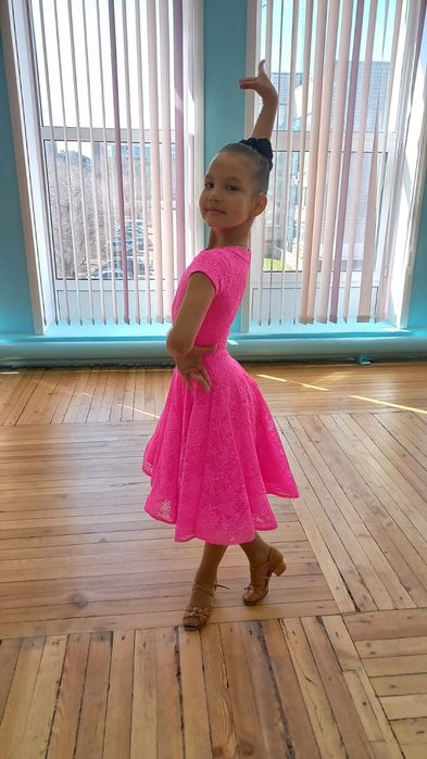 Продам рейтинговое платье  на 7-8 лет