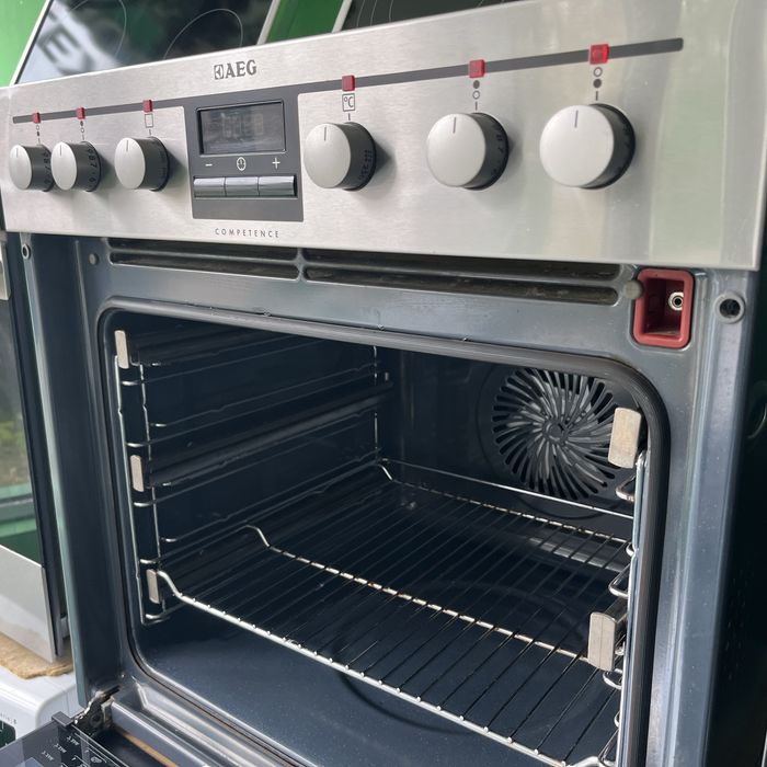 Фурна с плот за вграждане AEG Competence EE3314031M