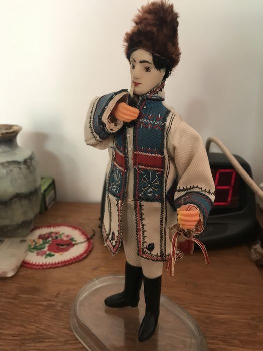 păpușă  in port popular