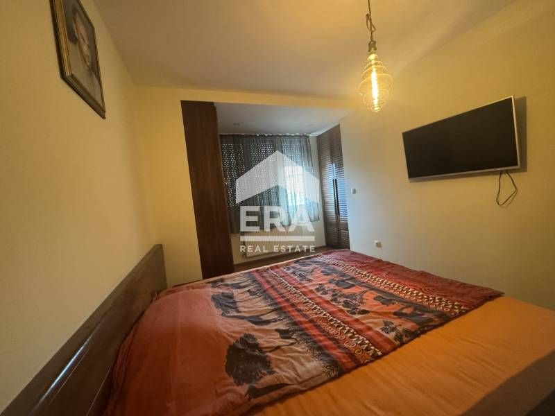 "Тристаен апартамент в ТОП центъра – локация без компромис!"