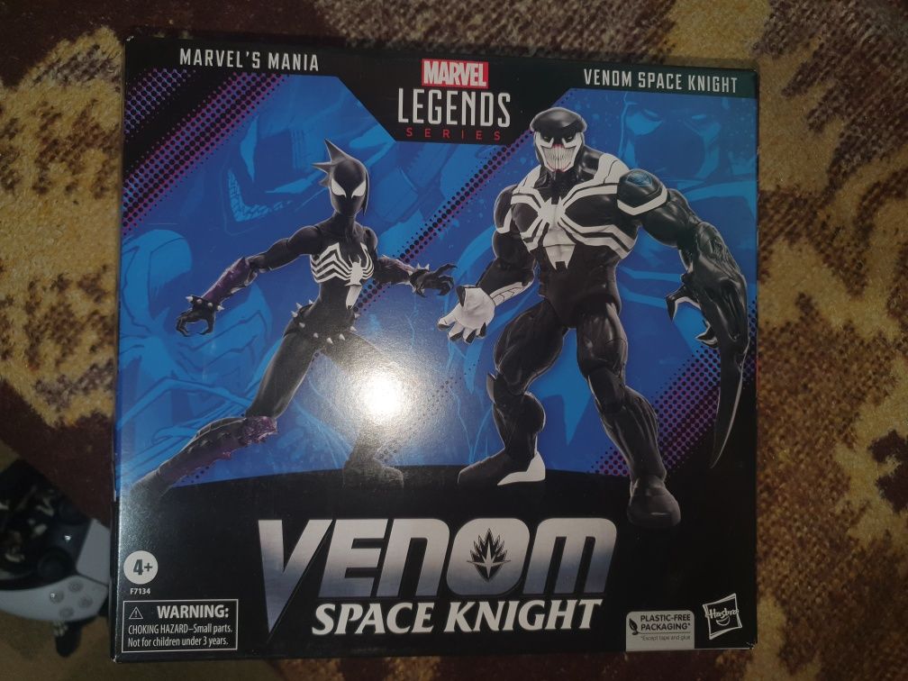 Vând seturi de Figurine Marvel Venom