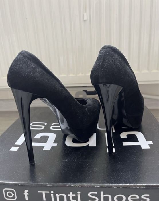 Нови елегантни обувки