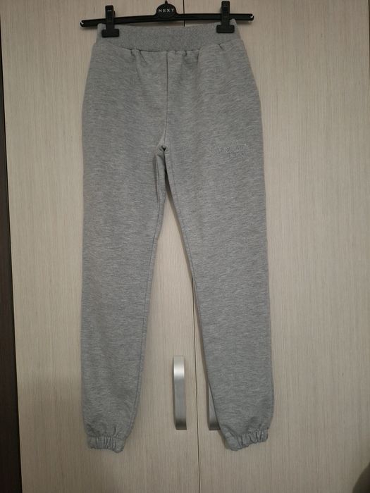 Pantaloni de trening gri