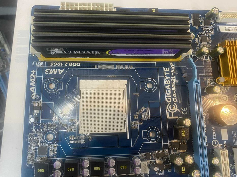 Placa baza pc Gigabyte GA-M52L-S3P+4 MEMORII CORSAIR