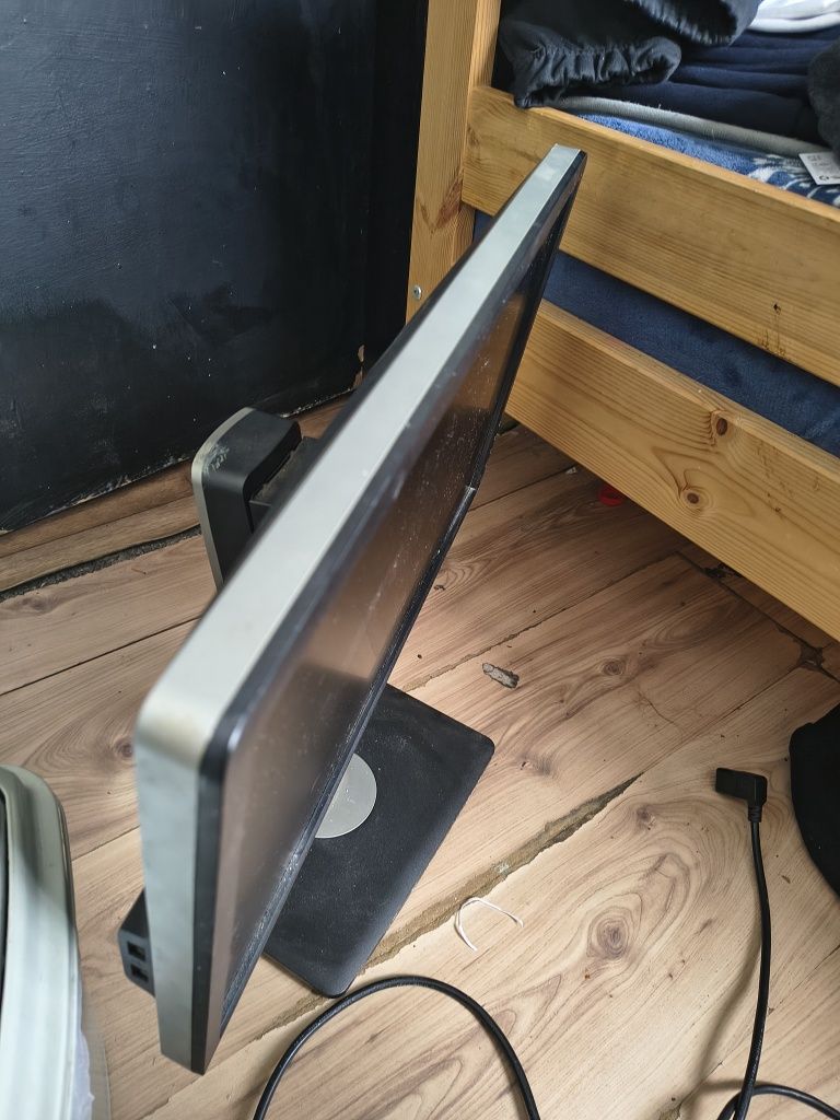 Монитор DELL  и компютър DELL *ПРОДАВАТ СЕ СПЕШНО!*