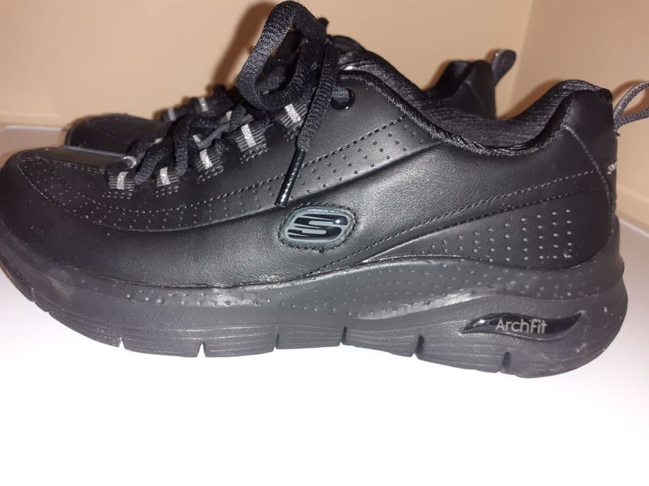 Дамски маратонки Skechers Arch Fit естествена кожа 37.5