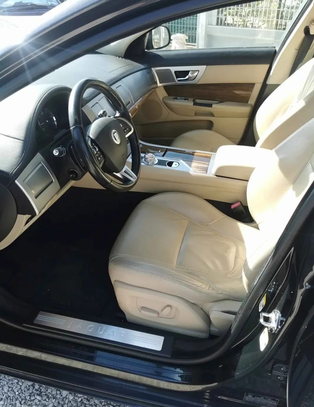 Jaguar XF BOMBĂ pe roți