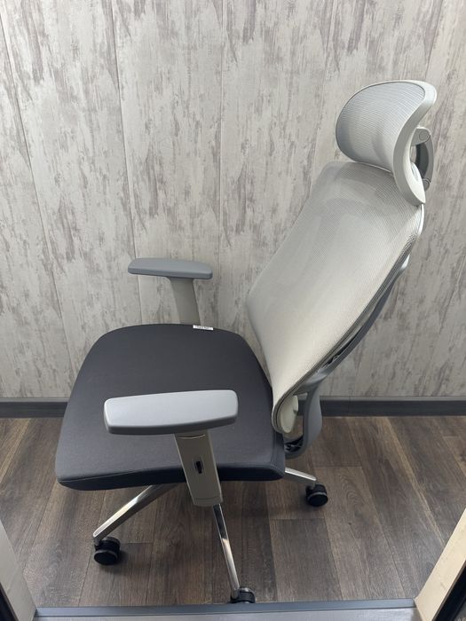 Продам офисные кресла Dafna 2 шт