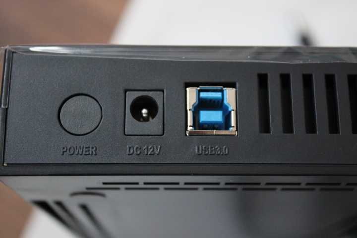 Продам внешний жёсткий диск, формата 3.5, ёмкостью 320Гб.