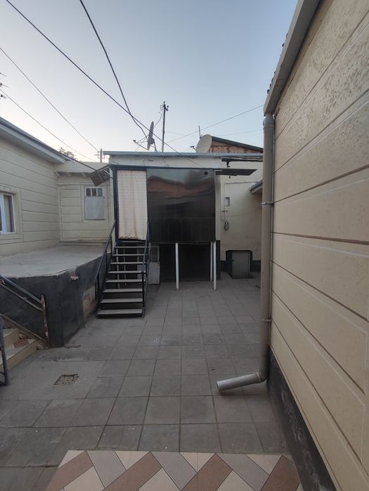 1.5 Sotox Opshi Dvor 3 Ta Xona Oshxona