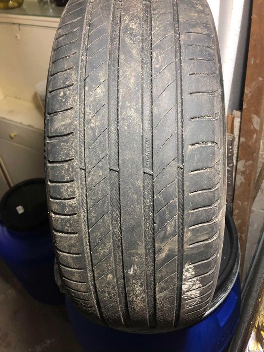 Vând 4 cauciucuri Michelin folosite doar un sezon . 205/55/16.