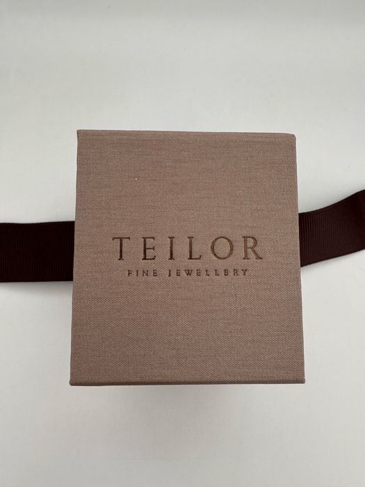 Cercei aur galben Teilor, Cruce aur alb Teilor