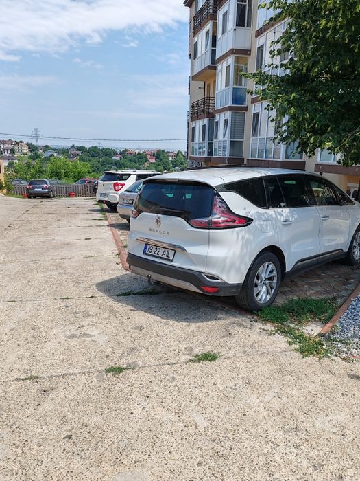 Vând apartament zona capăt cug