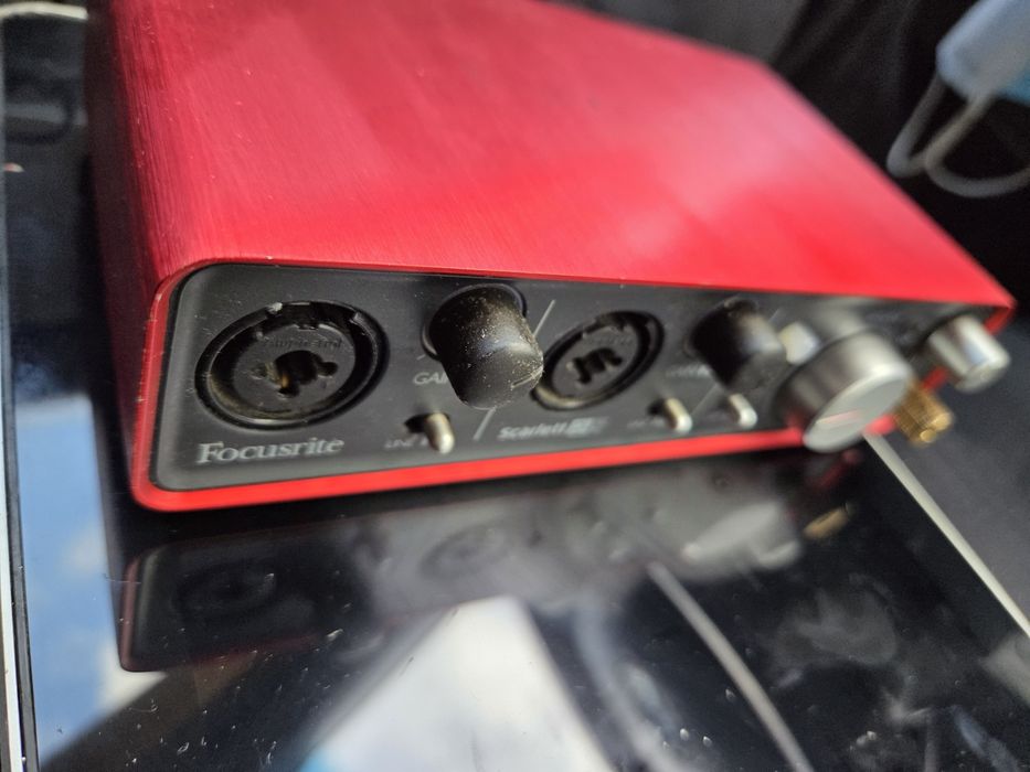 Външна звукова карта focusrite 2i2