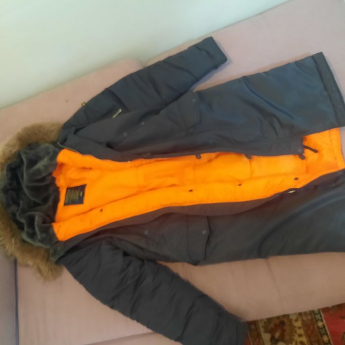 Зимняя куртка Аляска очень теплый. Покупал дорог.