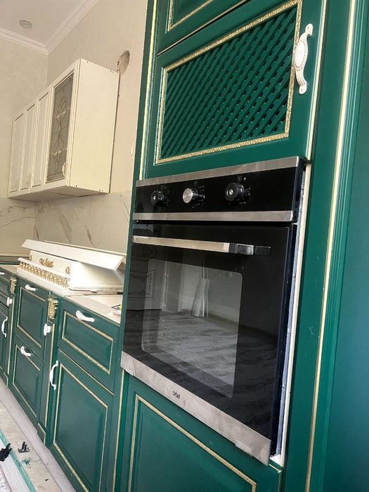 Срочно продаю Классический (МДФ) крашенный кухонный мебель