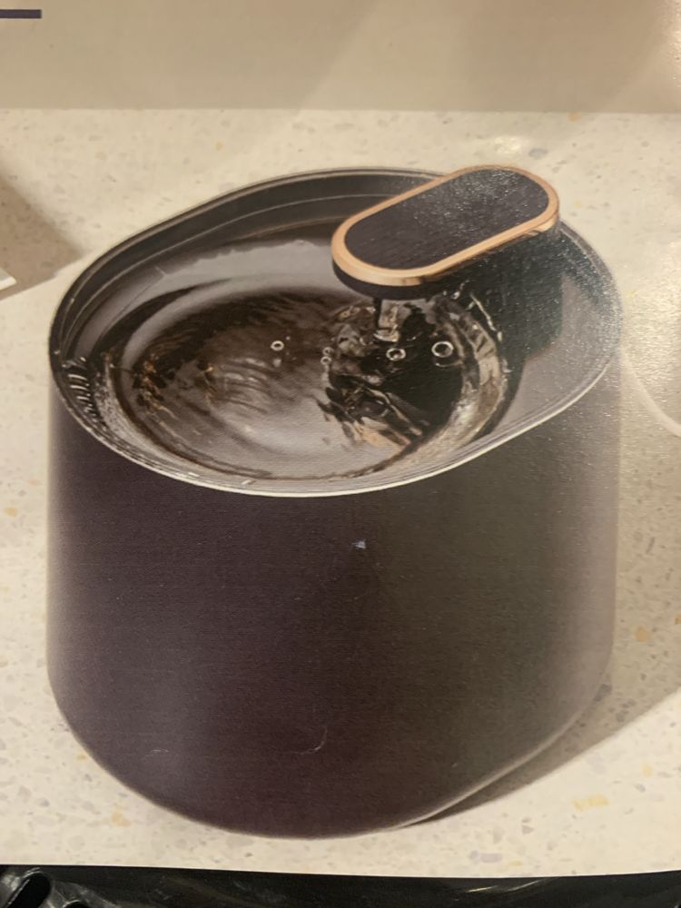 Dispensar fantana Apa cu led.Animale de companie caine. Pisica noi.