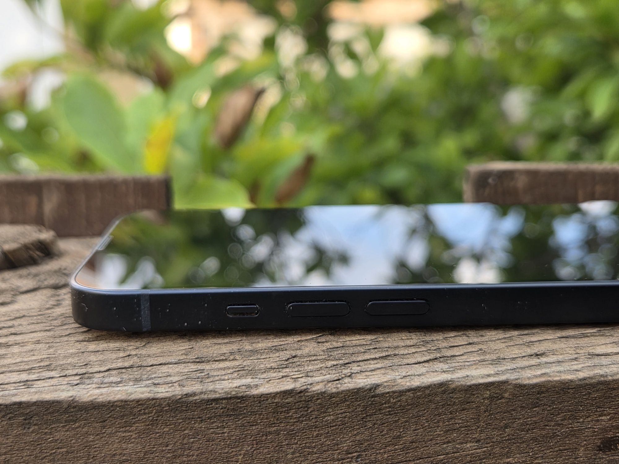 iPhone 13 128GB – Много добро състояние + оригинални аксесоари