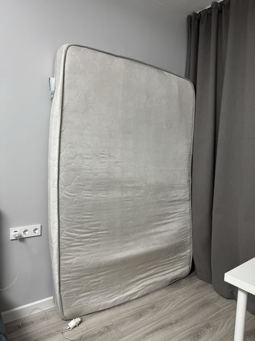 Матрас 140х200.