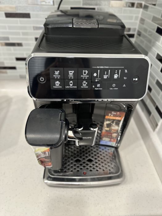 Кафеавтомат Philips LatteGo EP3241/50