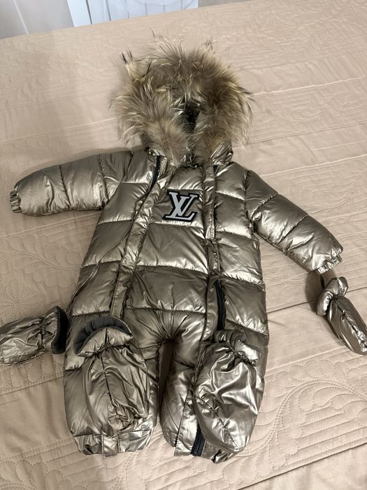 Продам детский зимний комбинезон