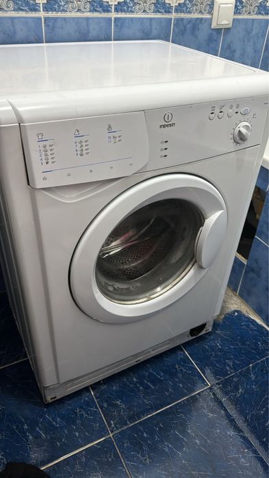 Продам стиральную машину indesit