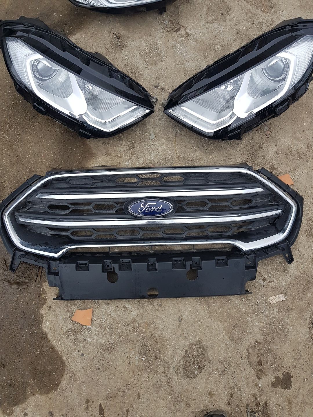 Far/faruri stanga/dreapta ford ecosport xenon si bec d5s,grila,spoiler